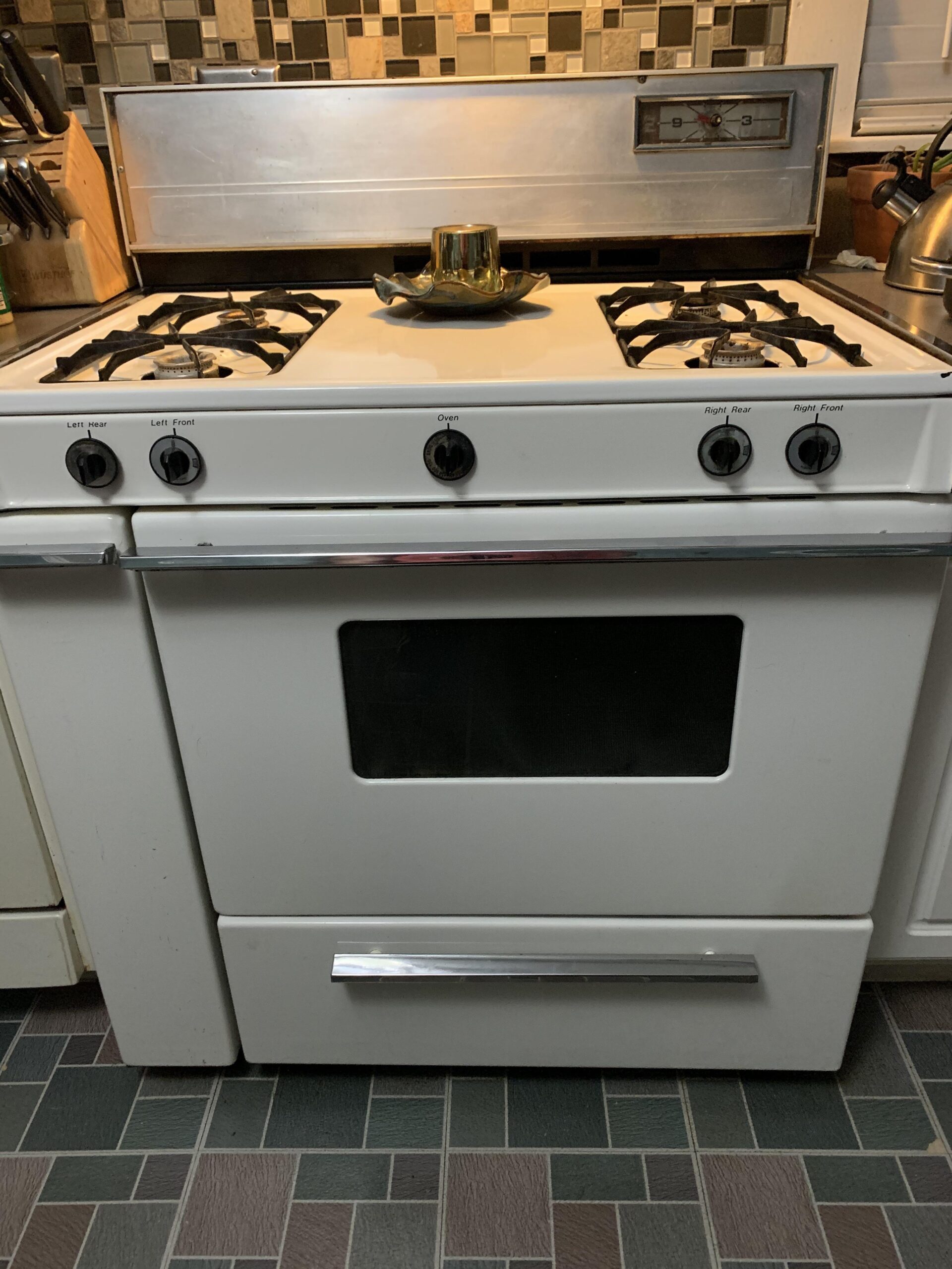 Gas Oven Turns On By Itself: Safety Guide