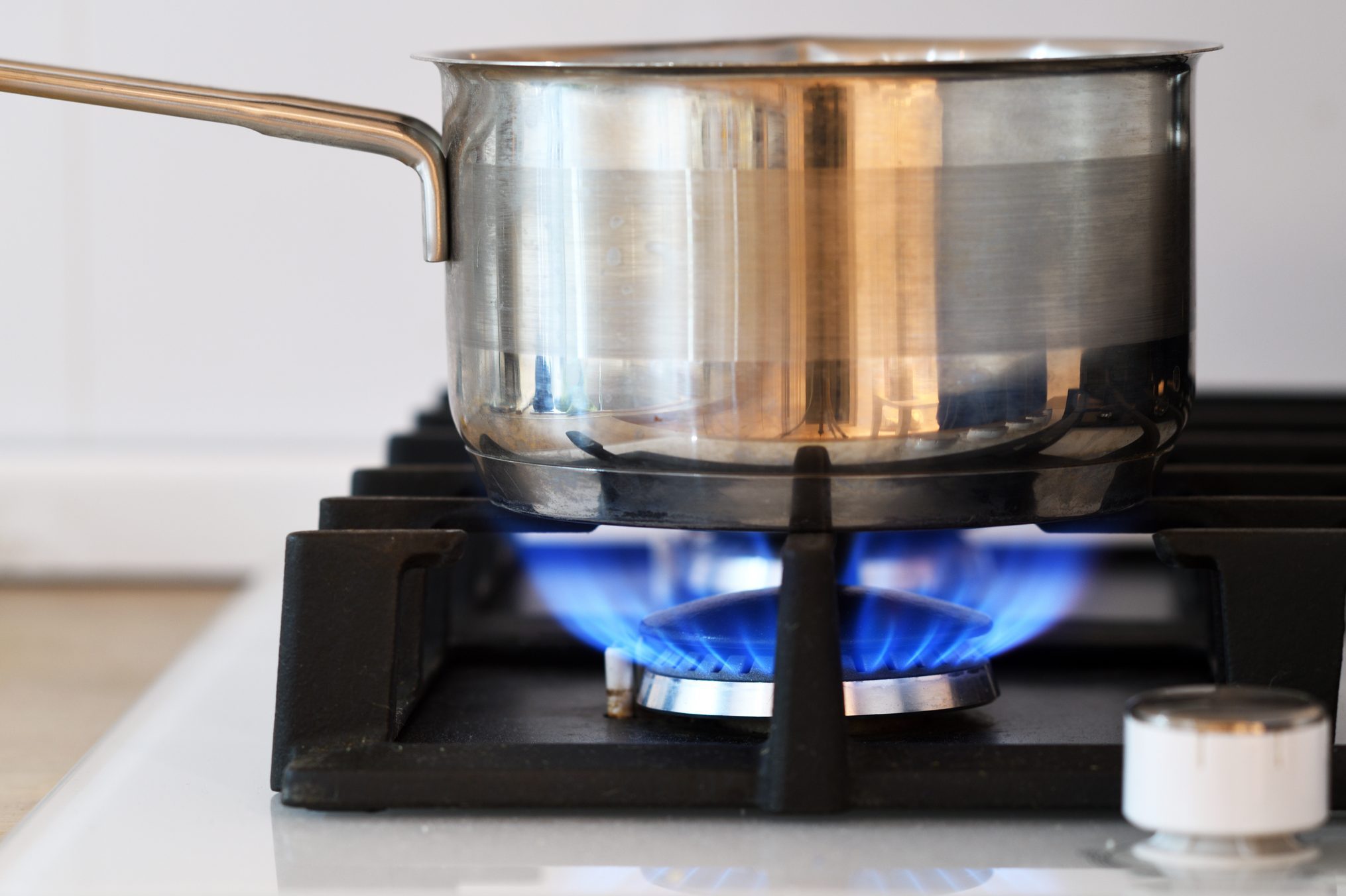 How Does a Gas Stove Work: Complete Guide